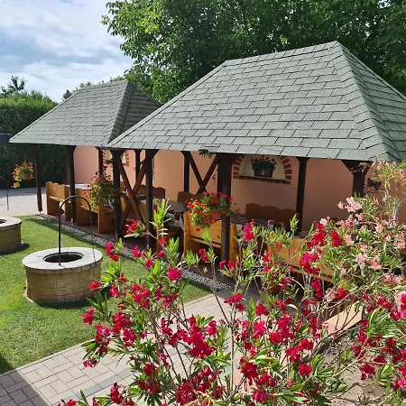 Richie I & Pool Lejlighed *