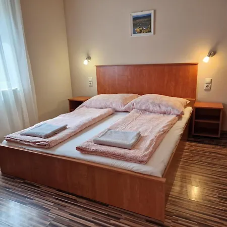 Richie I & Pool Lejlighed *