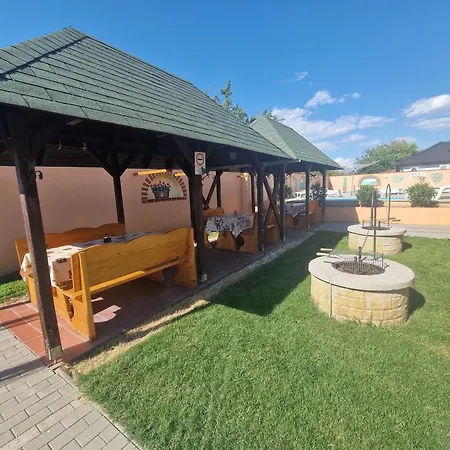 Richie I & Pool 아파트