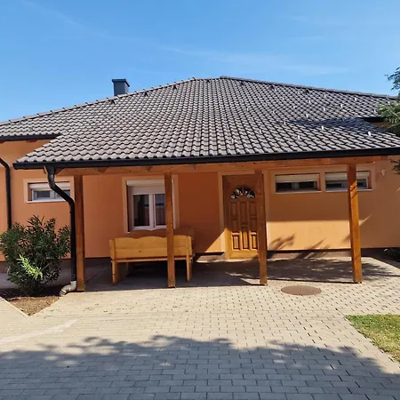 Richie I & Pool Lejlighed *