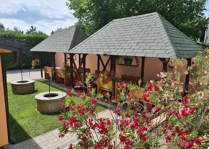 Richie I & Pool Апартаменты *