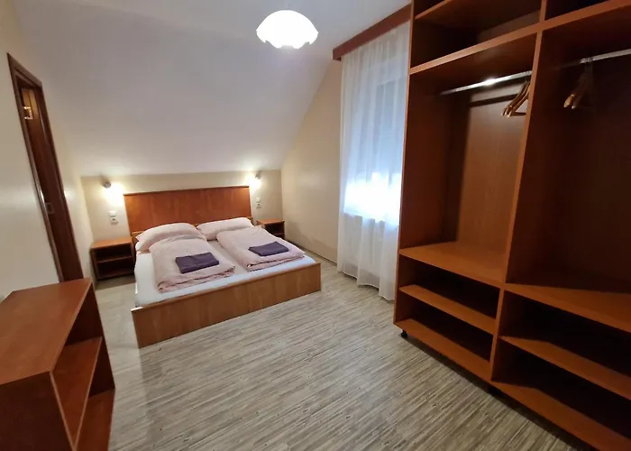 Richie I & Pool Шиофок